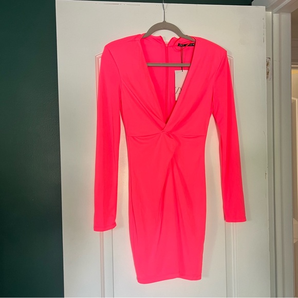 NWT ZARA Stretchy knotted Dress NEOn pink Long sleeves shoulder pads Zipper - Picture 6 of 16